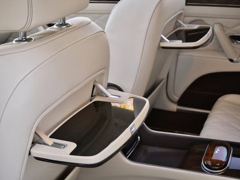 Used 2015 Bentley Flying Spur V8 image 24