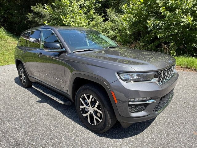 Used 2023 Jeep Grand Cherokee Limited AWD/4WD image 4