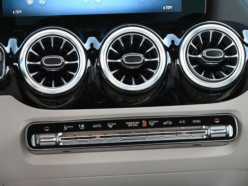 Certified 2025 Mercedes-Benz GLA 250 image 18