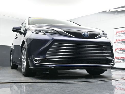 Used 2021 Toyota Sienna Platinum image 33