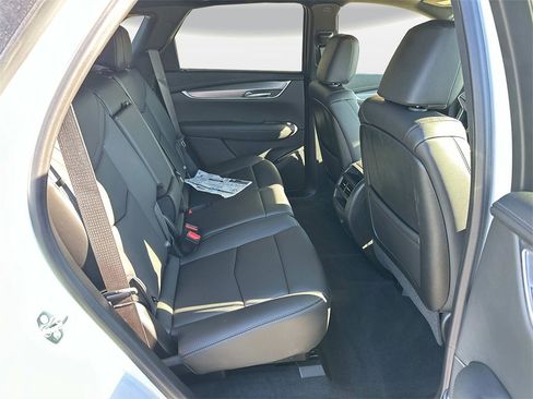 New 2025 Cadillac XT5 Luxury image 11