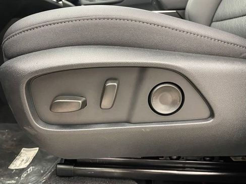 New 2026 Chevrolet Equinox LT w/ Convenience Package II AWD/4WD image 10