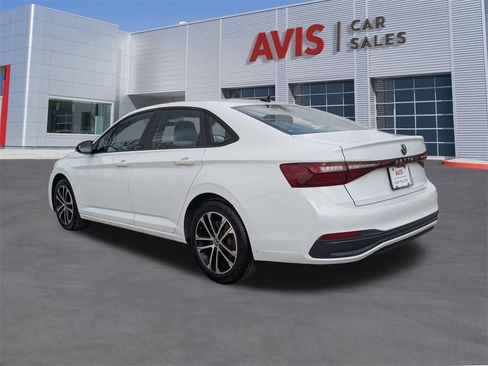 Used 2025 Volkswagen Jetta Sport image 10