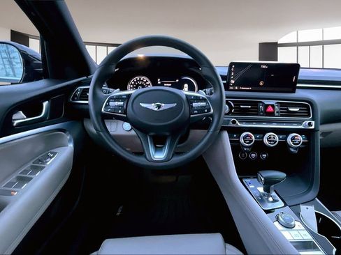 Used 2023 Genesis G70 2.0T image 5