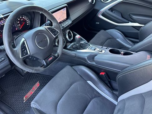 Used 2022 Chevrolet Camaro SS RWD image 11