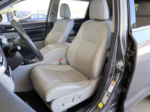 Used 2015 Toyota Highlander Limited image 14