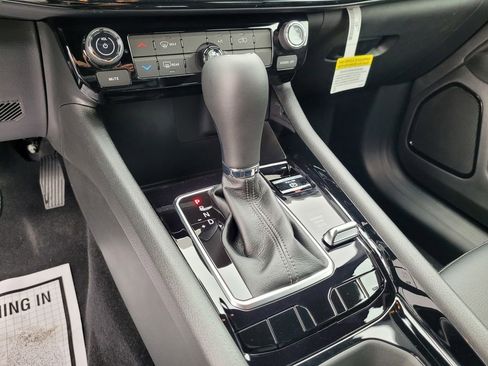 New 2026 Jeep Compass Latitude image 16