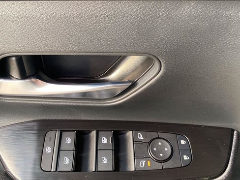 Certified 2025 Nissan Kicks SV AWD/4WD image 22