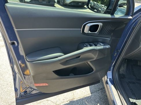 Used 2025 Kia Sorento S w/ Panoramic Sunroof Package FWD image 11