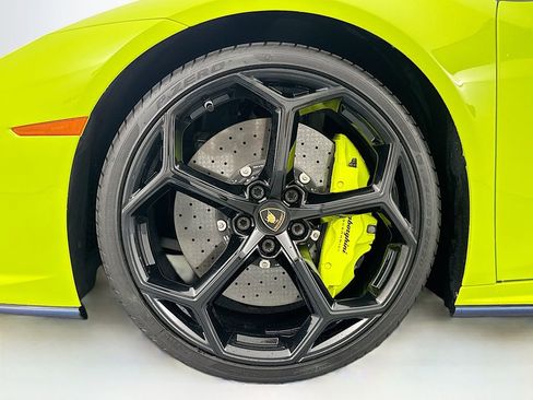 Used 2020 Lamborghini Huracan EVO image 34