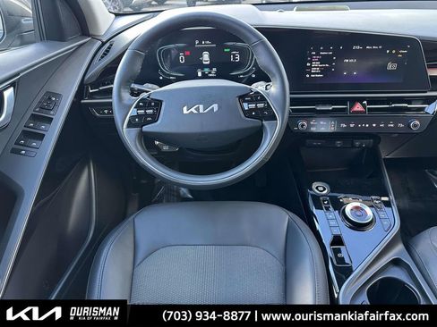 Used 2024 Kia Niro EX w/ EX Cold Weather Package image 3