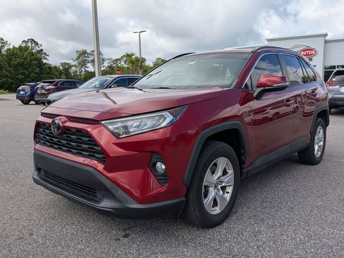 Used 2021 Toyota RAV4 XLE w/ Convenience Package FWD image 8