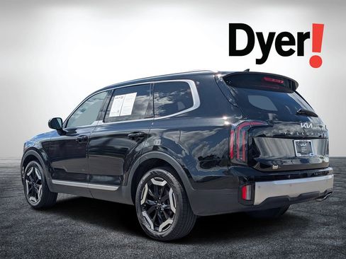 Used 2024 Kia Telluride EX w/ EX Captain's Chair Package AWD/4WD image 5