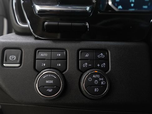Used 2025 Chevrolet Silverado 1500 High Country image 24