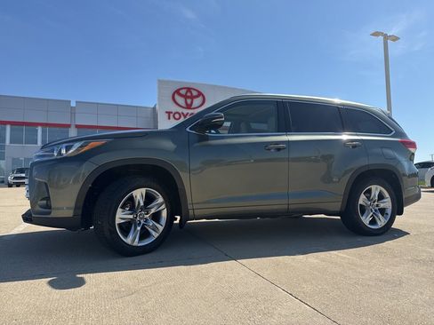 Used 2018 Toyota Highlander Limited image 5