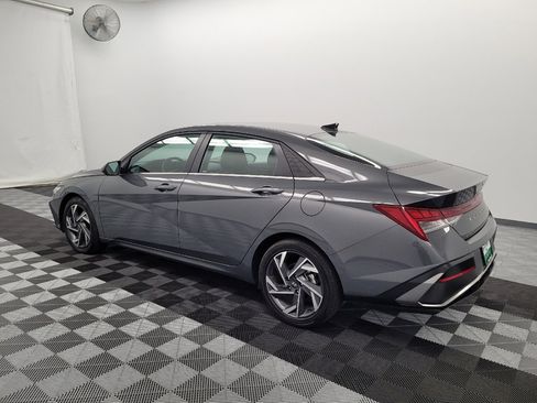 Used 2025 Hyundai Elantra Limited FWD image 3