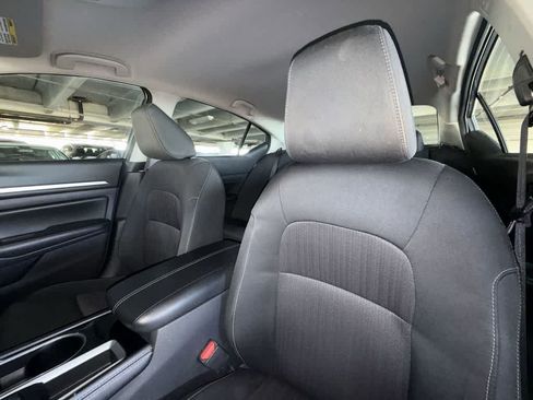 Used 2023 Nissan Altima 2.5 SV FWD image 14
