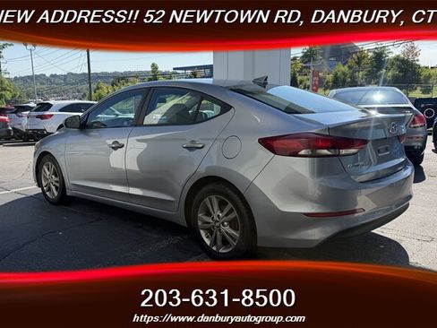 Used 2017 Hyundai Elantra SE FWD image 3