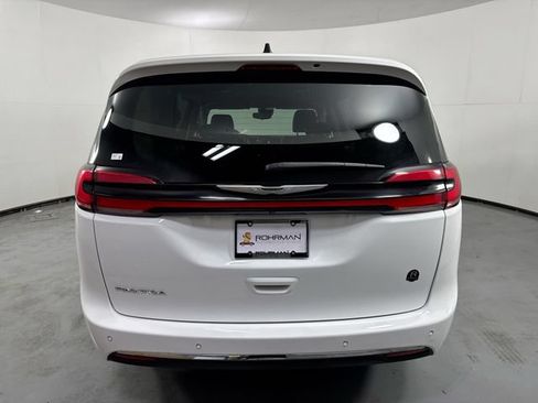 Used 2023 Chrysler Pacifica Touring-L FWD image 32