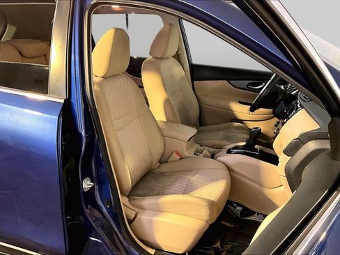 Used 2018 Nissan Rogue SV w/ Sun & Sound Touring Package AWD/4WD image 8