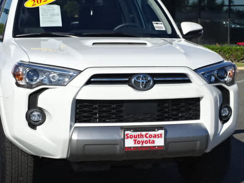 Certified 2024 Toyota 4Runner TRD Off-Road Premium w/ Moonroof Package AWD/4WD image 4