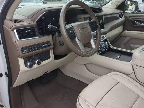Used 2022 GMC Yukon XL Denali AWD/4WD image 10