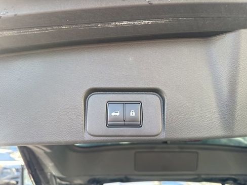 Used 2021 Nissan Rogue SL w/ Premium Package image 21