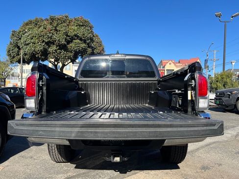 Certified 2023 Toyota Tacoma TRD Off-Road image 40