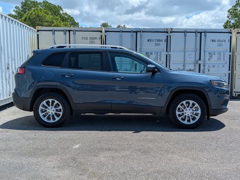 Used 2020 Jeep Cherokee Latitude w/ Cold Weather Group AWD/4WD image 3