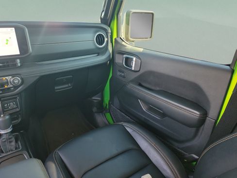 Certified 2025 Jeep Gladiator Sport AWD/4WD image 10