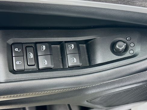 Used 2023 Jeep Grand Cherokee Limited AWD/4WD image 15
