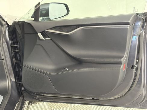 Used 2021 Tesla Model S Performance image 32