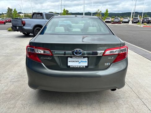 Used 2012 Toyota Camry XLE w/ Leather Pkg FWD image 6