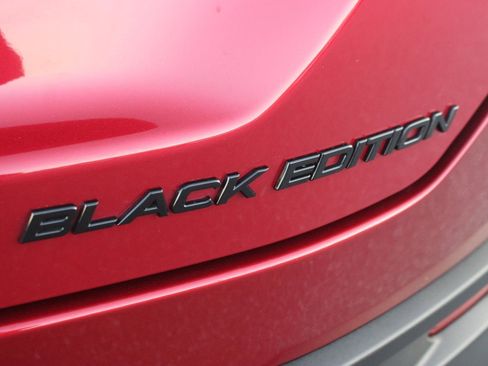 Used 2025 Honda Pilot Black Edition image 10