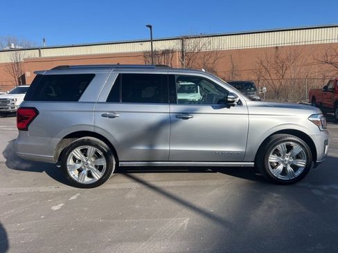 Certified 2024 Ford Expedition Platinum image 4