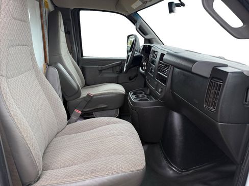 Used 2018 Chevrolet Express 3500 w/ Driver Convenience Package RWD image 13
