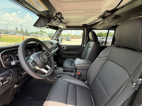 New 2026 Jeep Wrangler Unlimited Sahara AWD/4WD image 11