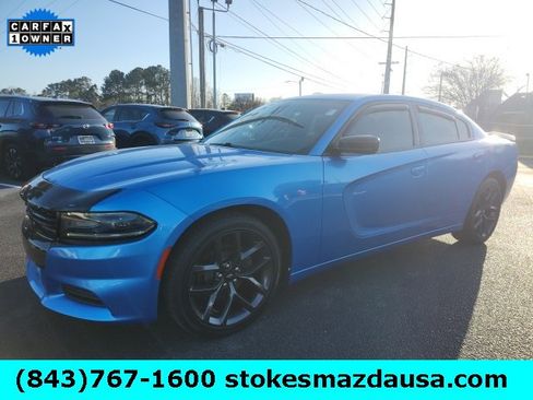 Used 2019 Dodge Charger SXT w/ Blacktop Package image 11