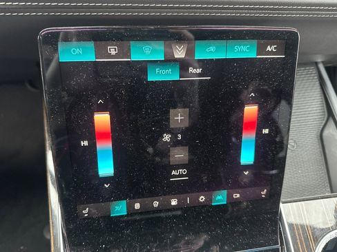 Certified 2025 Cadillac Escalade Premium Luxury image 29