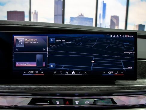 Used 2025 BMW 740i xDrive 740i xDrive w/ Premium Package image 19