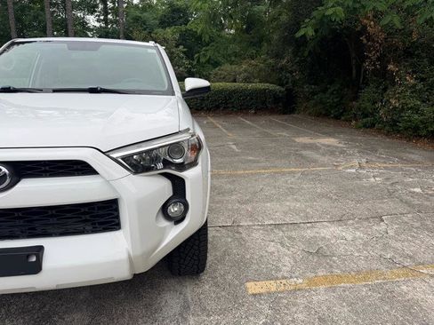 Used 2017 Toyota 4Runner SR5 AWD/4WD image 18