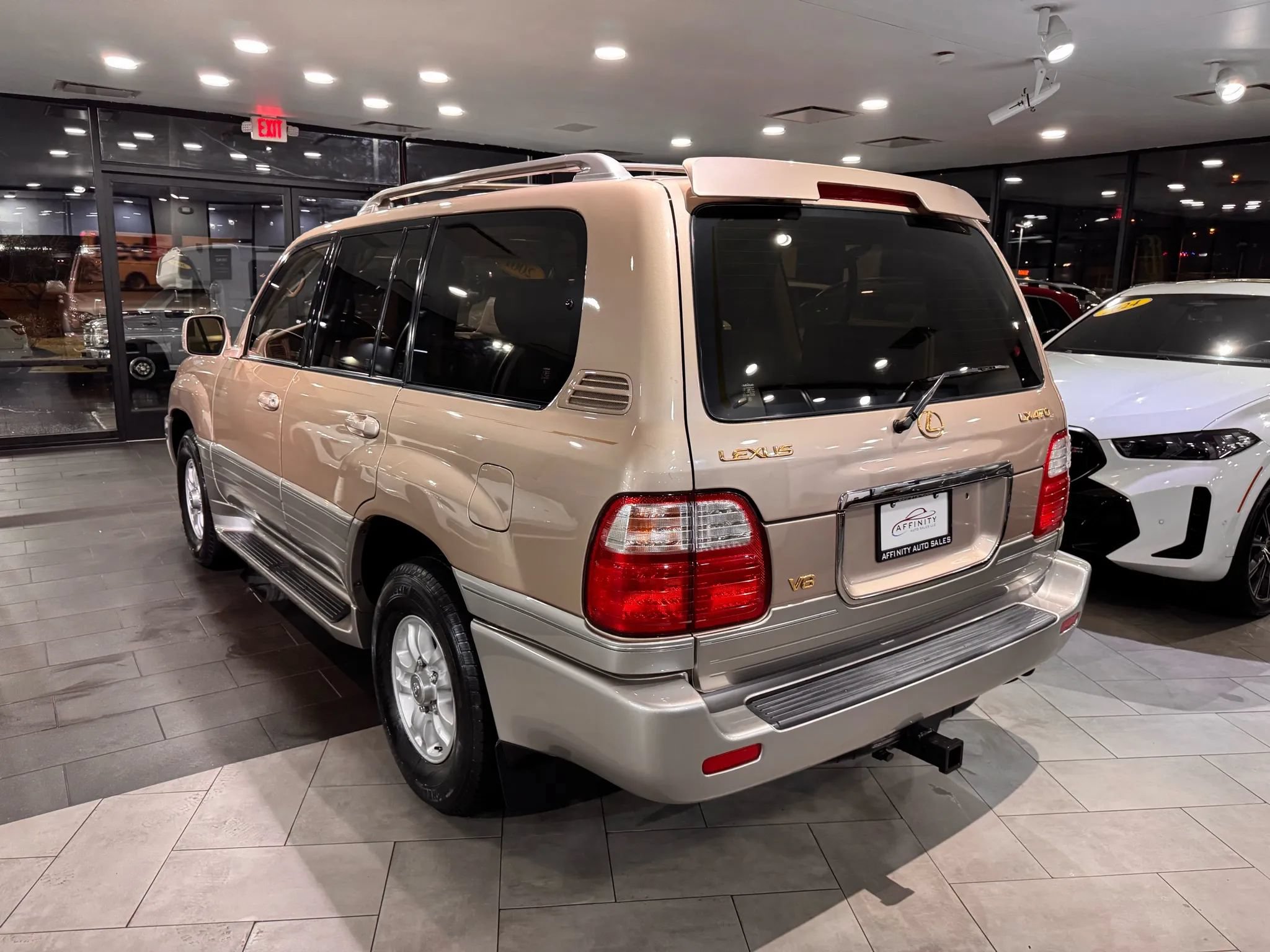Used 2001 Lexus LX 470 4WD image 3