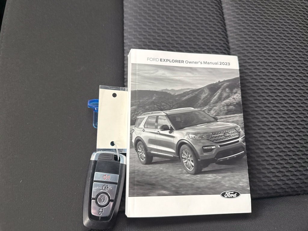 Used 2023 Ford Explorer XLT AWD/4WD image 26