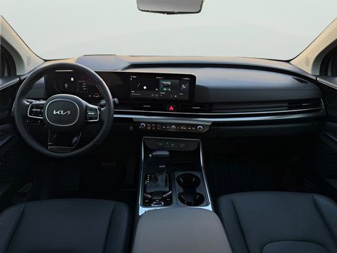 Used 2026 Kia Carnival SX Prestige image 9