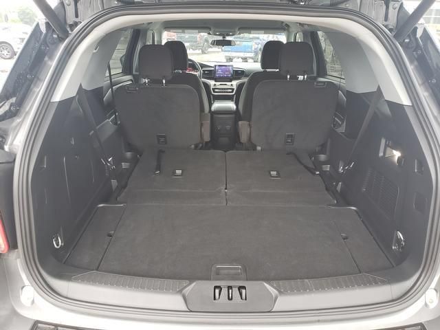 Used 2024 Ford Explorer XLT AWD/4WD image 6