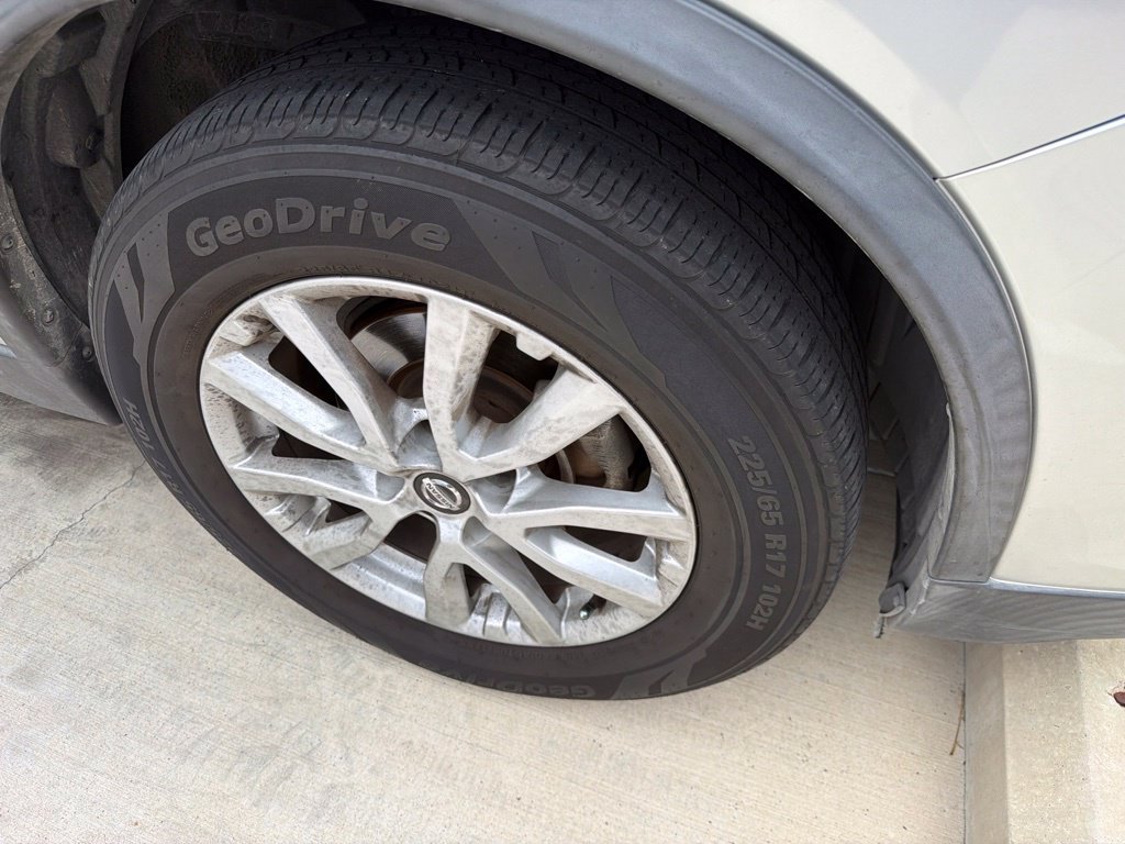 Used 2020 Nissan Rogue SV FWD image 13