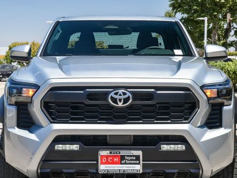 Used 2025 Toyota Tacoma TRD Off-Road AWD/4WD image 5