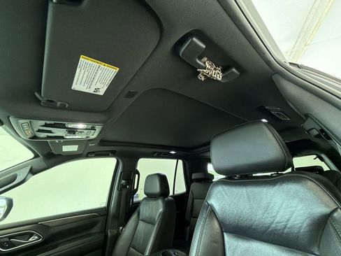 Used 2021 Chevrolet Tahoe Z71 w/ Z71 Signature Package AWD/4WD image 19