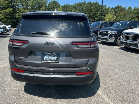 New 2025 Jeep Grand Cherokee L Altitude image 9
