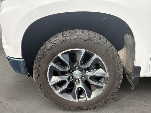 Used 2024 Chevrolet Silverado 1500 LT AWD/4WD image 14